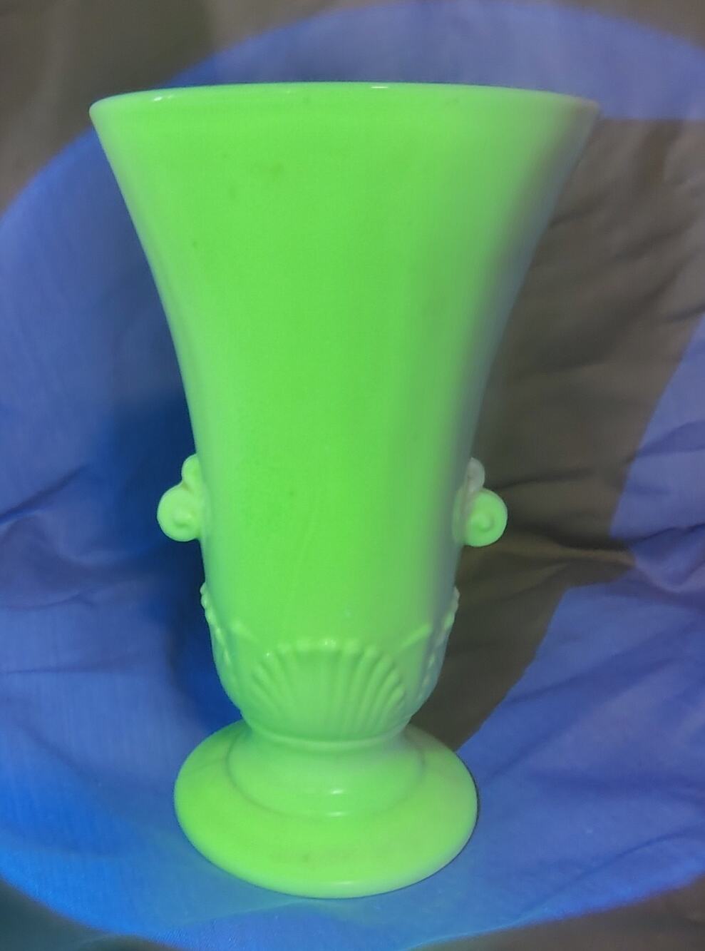 Vintage Art Deco Uranium Ivory Shell Vitrock Vase Custard Milk Glass 1930's